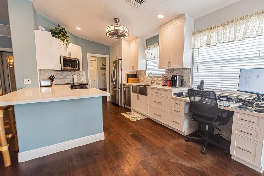 LAKES AT TRADITION! Beautifully updated 2/2/2 Capri III villa on - photo 7