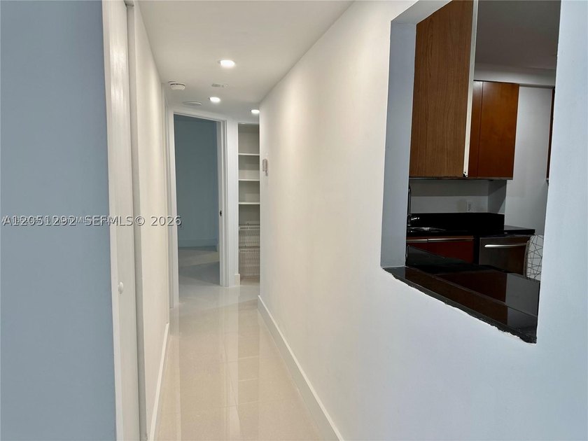 This spacious 2-bed, 2-bath condo is move-in ready and waiting - photo 6