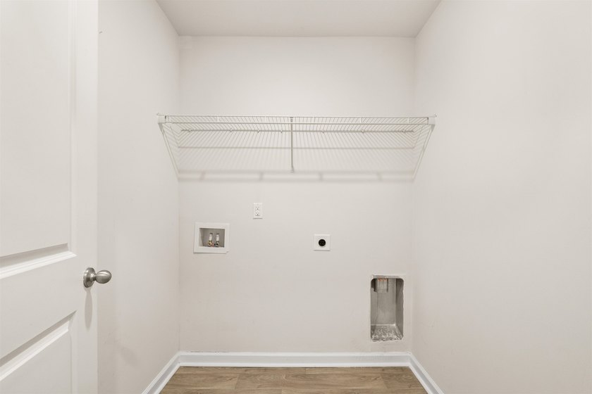Welcome to this beautifully maintained 3-bedroom, 2-bath home in - photo 27