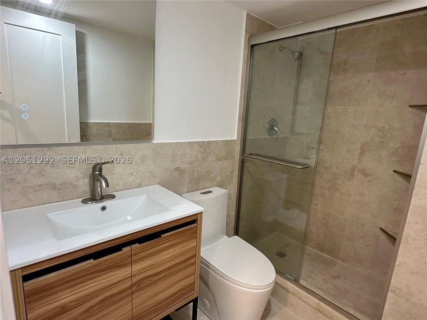 This spacious 2-bed, 2-bath condo is move-in ready and waiting - photo 9