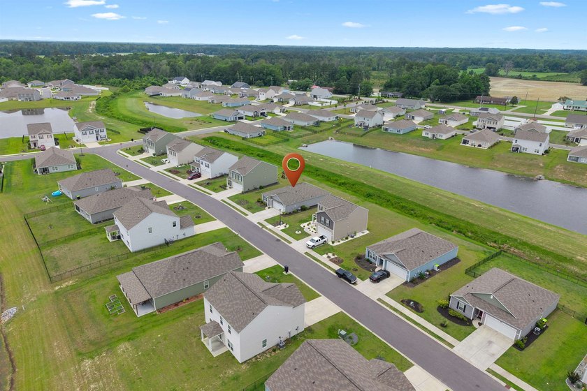 Welcome to this beautifully maintained 3-bedroom, 2-bath home in - photo 32