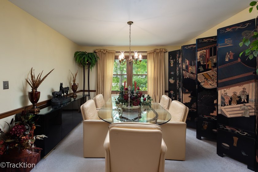 Welcome to this beautifully maintained end-unit townhome that - photo 6