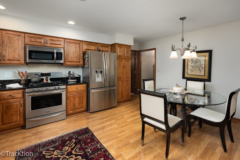 Welcome to this beautifully maintained end-unit townhome that - photo 10