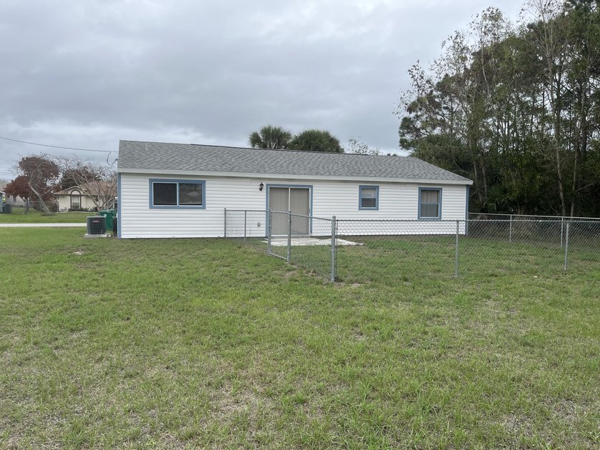 Tastefully updated 3 bedroom, 2 bath ranch on an oversized lot - photo 13