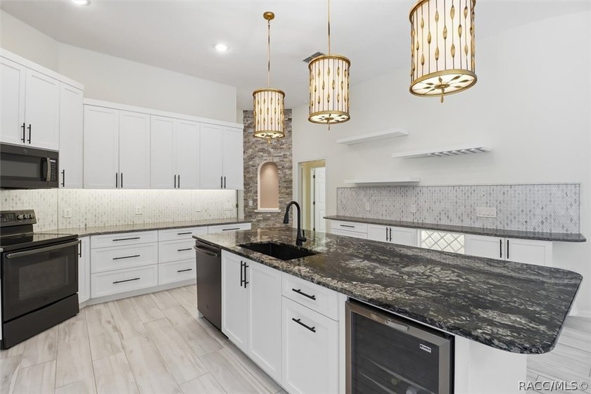 *$10,000 buyer's credit at closing with acceptable offer* - photo 14