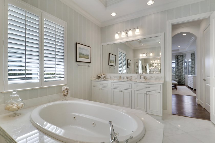 Experience the ultimate Jupiter Country Club lifestyle in this - photo 7