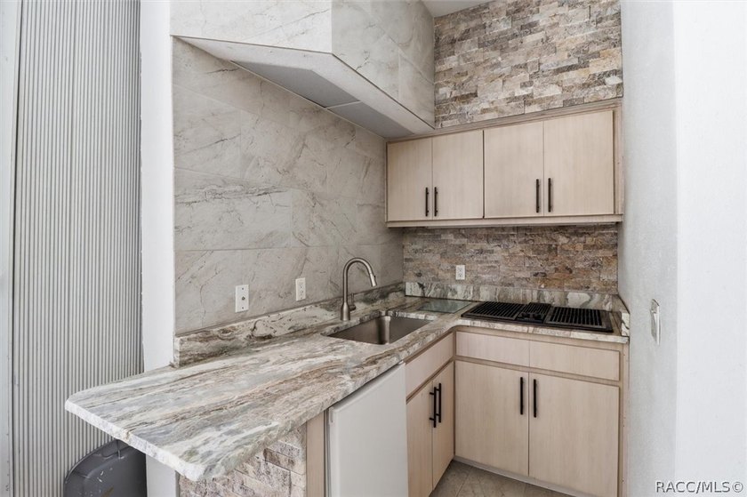 *$10,000 buyer's credit at closing with acceptable offer* - photo 33