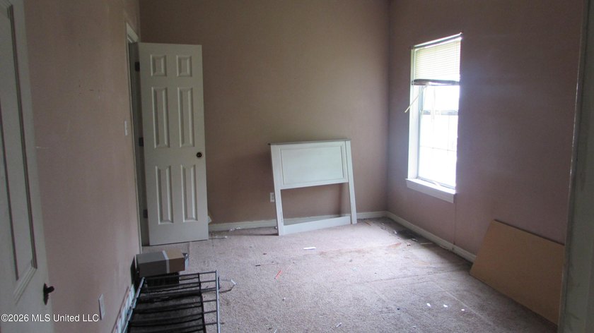 Affordable 3bdrm, 2bath townhome needing TLC but priced - photo 4