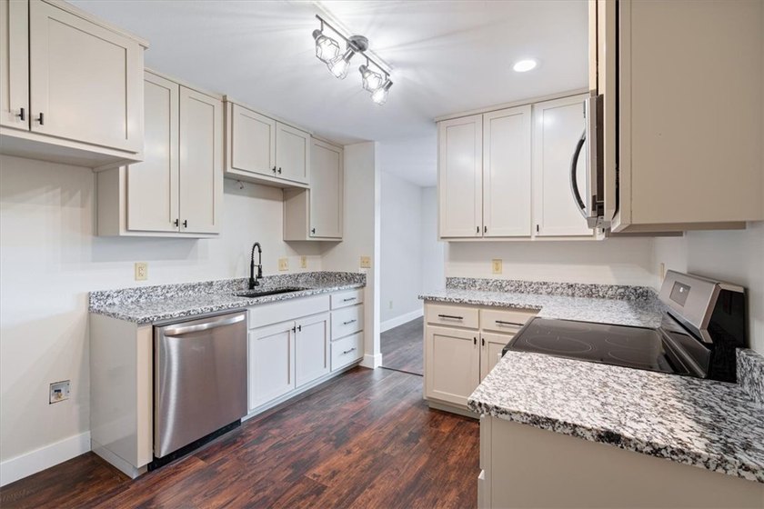 Experience the best of Bella Vista living in this beautifully - photo 3