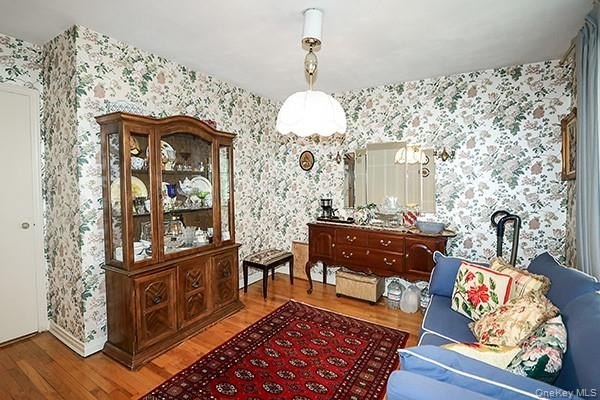 Location to all! Walk to shopping, dining, schools, LIRR - photo 12