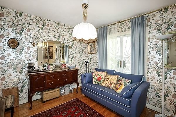 Location to all! Walk to shopping, dining, schools, LIRR - photo 13