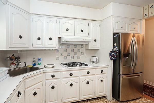 Location to all! Walk to shopping, dining, schools, LIRR - photo 17