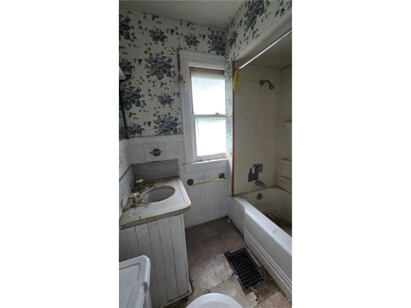 Attention Investors, Flippers, and Historic Home Lovers! - photo 22