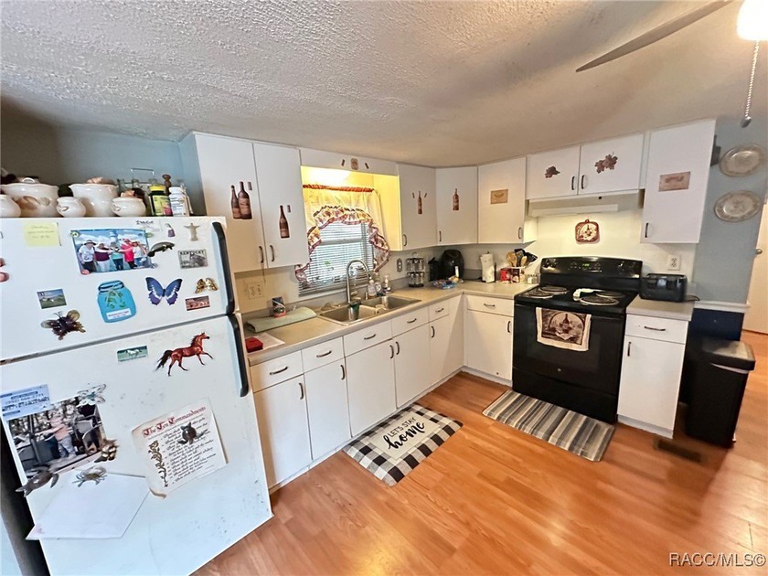 Well-cared-for and affordably priced, this charming mobile home - photo 3