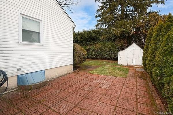 Location to all! Walk to shopping, dining, schools, LIRR - photo 25
