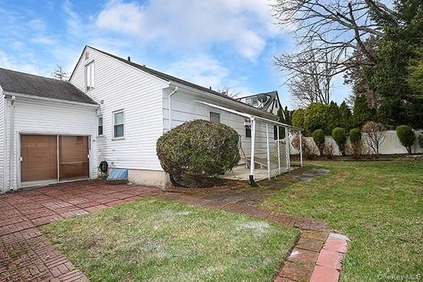 Location to all! Walk to shopping, dining, schools, LIRR - photo 27