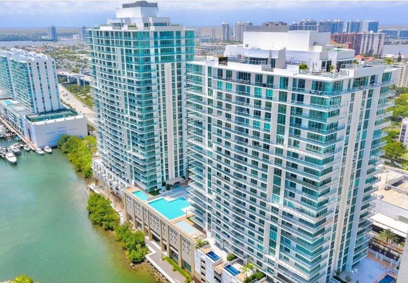 Experience the pinnacle of coastal luxury in this fully - photo 27