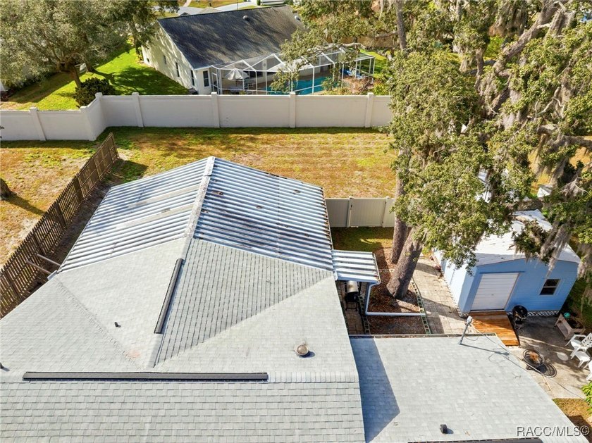 MAJOR PRICE REDUCTION!Move-In Ready 3-Bedroom Pool Home with - photo 4