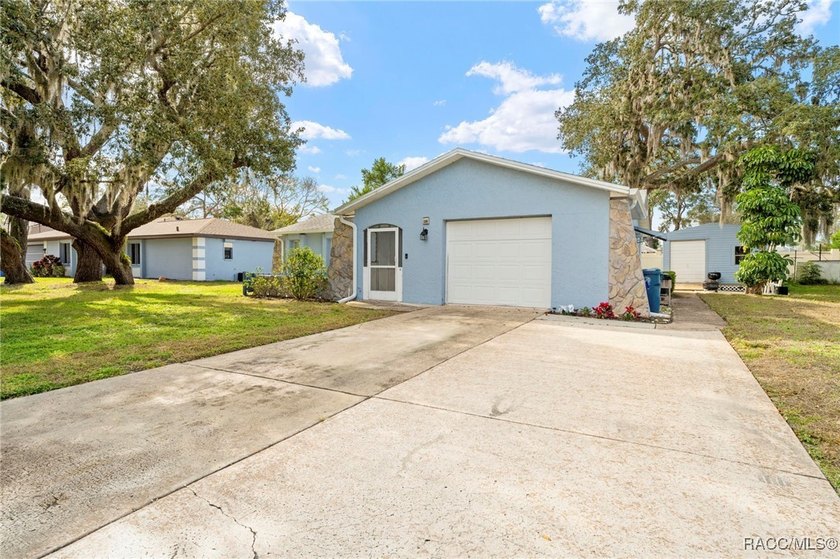 MAJOR PRICE REDUCTION!Move-In Ready 3-Bedroom Pool Home with - photo 10