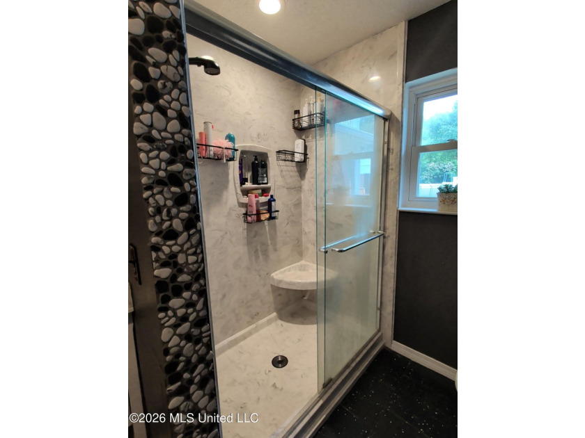 Beautifully maintained, this 4-bedroom, 2-bath home in the heart - photo 3