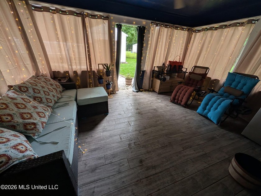 Beautifully maintained, this 4-bedroom, 2-bath home in the heart - photo 5