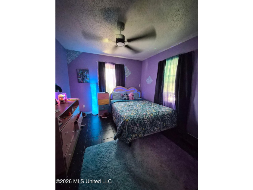 Beautifully maintained, this 4-bedroom, 2-bath home in the heart - photo 7