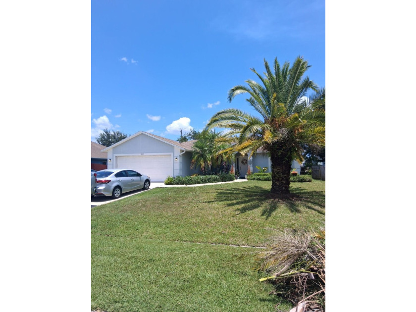 Beautiful CBS 3 bedroom 2 bathroom 2 car garage home with large - photo 2