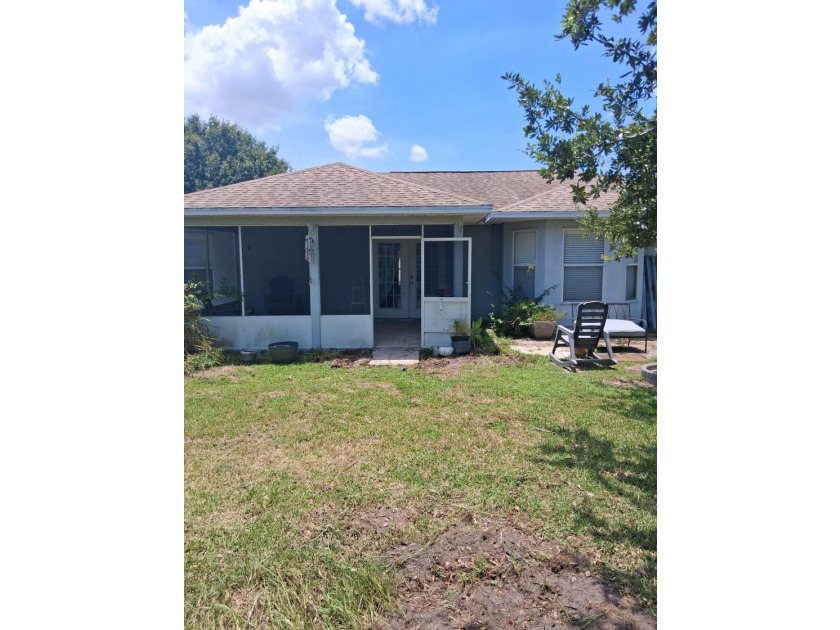 Beautiful CBS 3 bedroom 2 bathroom 2 car garage home with large - photo 4