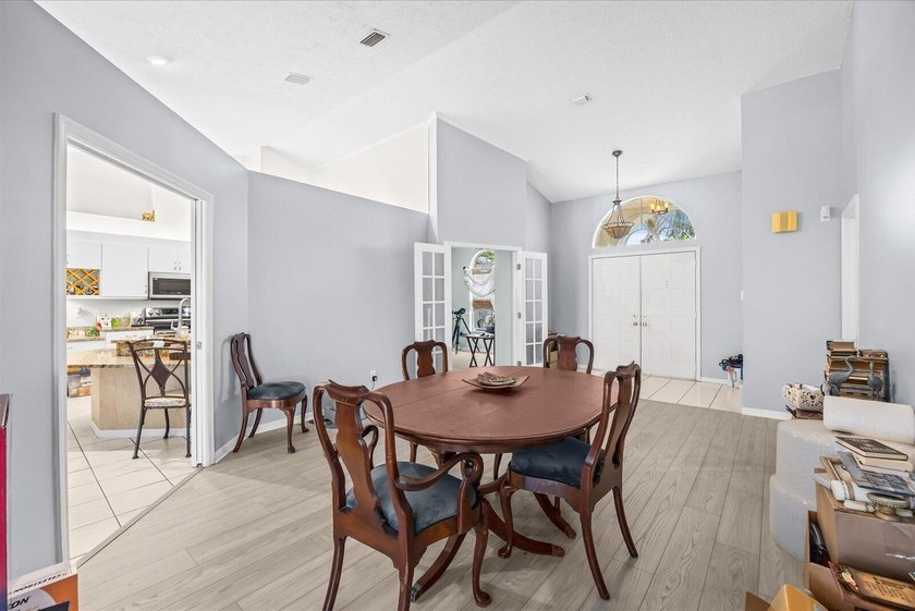 Desirable Southbend CBS 3/2/2 Pool/Spa Home On CORNER Lot. 5 - photo 6