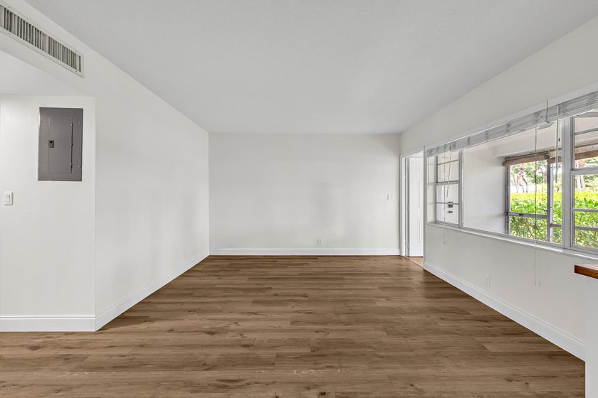 Welcome to this move-in-ready, freshly updated condo perfectly - photo 10