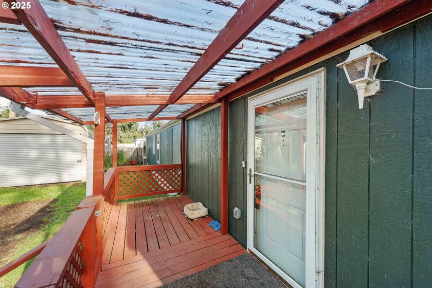 This well cared-for manufactured home in Dunes Mobile offers a - photo 3