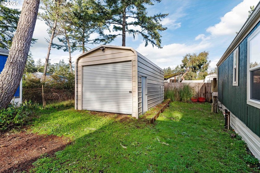 This well cared-for manufactured home in Dunes Mobile offers a - photo 4