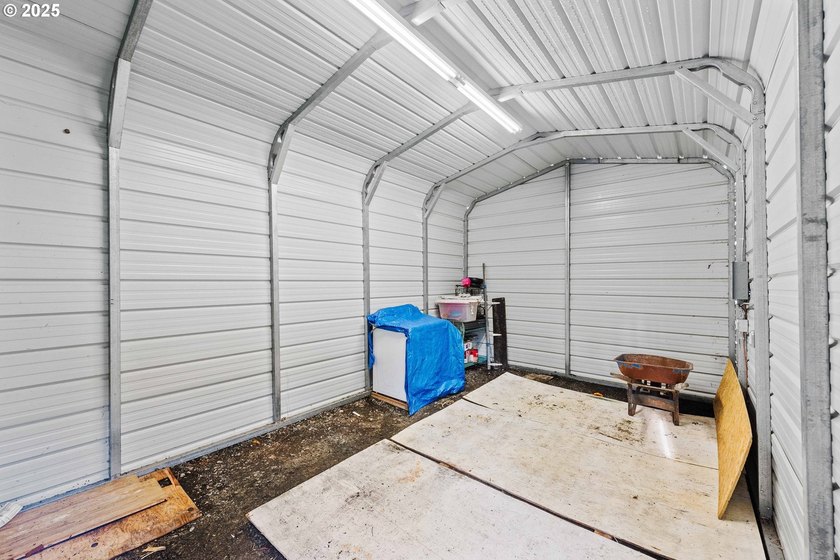 This well cared-for manufactured home in Dunes Mobile offers a - photo 5