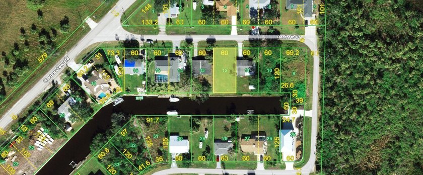 Discover your perfect dream home with an exceptional canal-front - photo 10