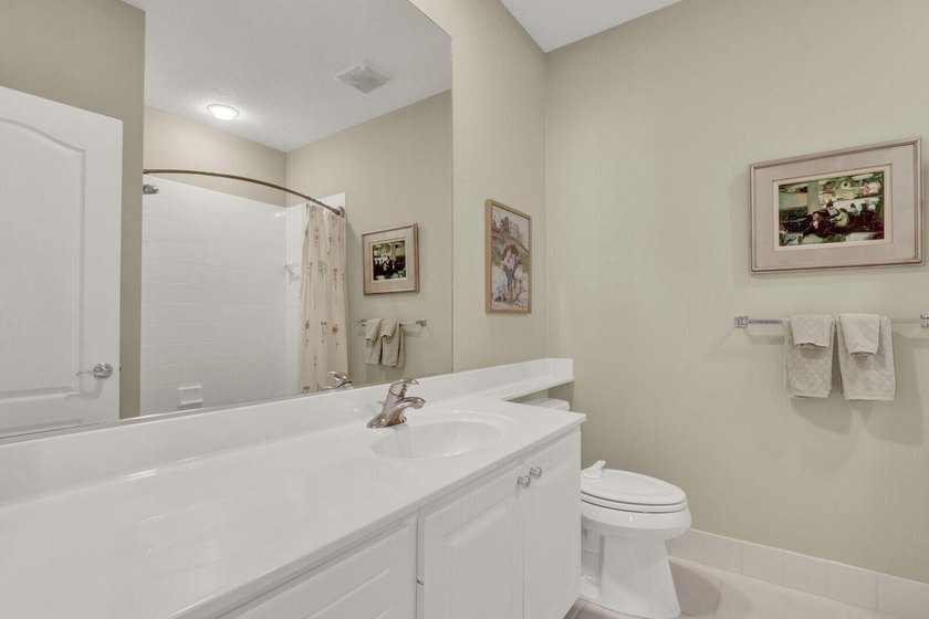 Impeccable 3 BR / 2.5 BA / 2 car garage duplex townhome - photo 25