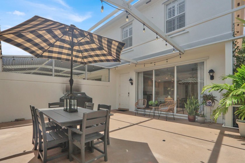 Impeccable 3 BR / 2.5 BA / 2 car garage duplex townhome - photo 31