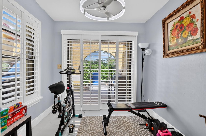 Welcome to this charming 3-bedroom, 2-bathroom, 1-car garage - photo 9