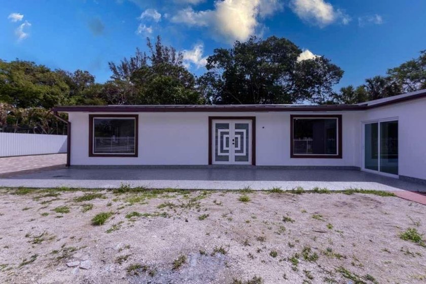 BEAUTIFUL HOME!! 4 bedrooms and 2 bathrooms, this property - photo 3
