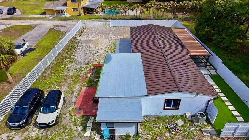BEAUTIFUL HOME!! 4 bedrooms and 2 bathrooms, this property - photo 9