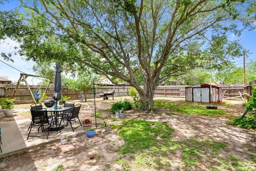 Back ON MARKET, no fault of seller! Spacious 4-bedroom, 2-bath - photo 13
