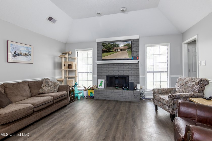 Come check it out! USDA LOAN ELIGIBLE! No City Taxes that makes - photo 6