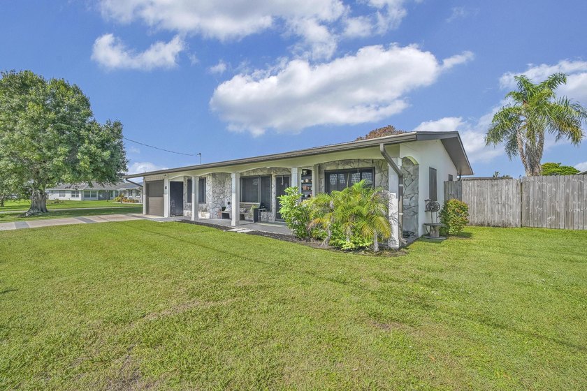 Welcome to this charming 3-bedroom, 2-bathroom single-family - photo 7