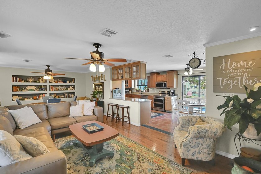 Welcome to this charming 3-bedroom, 2-bathroom single-family - photo 10