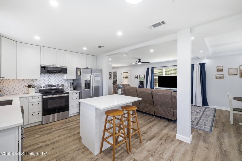 BACK ON THE MARKET AT NO FAULT TO SELLER! Move right into this - photo 11