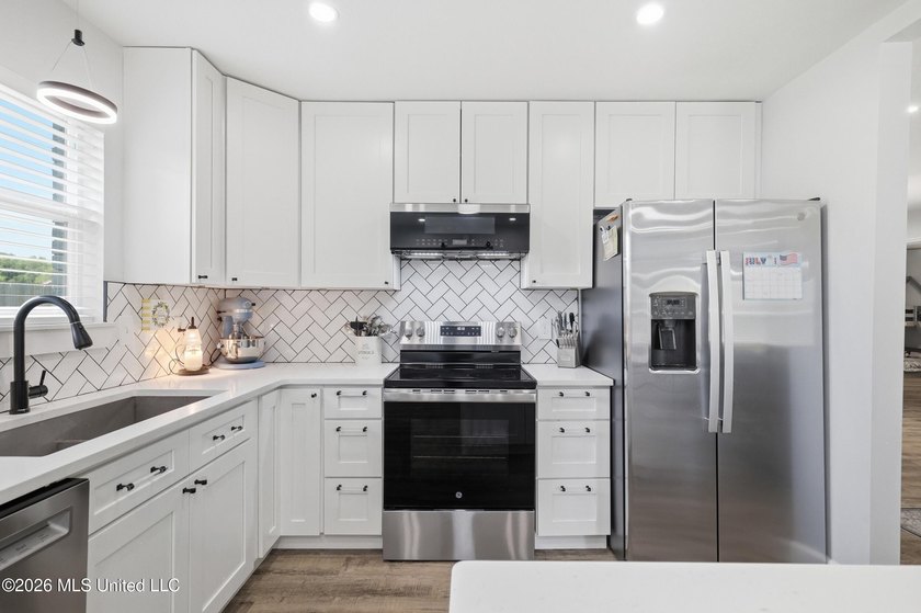 BACK ON THE MARKET AT NO FAULT TO SELLER! Move right into this - photo 14