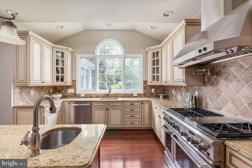 **OPEN SAT 7/18 2-4PM &amp; SUN 7/19 2-4PM** Welcome to luxury - photo 14