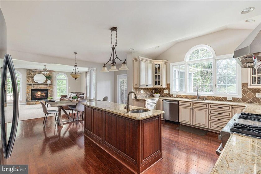 **OPEN SAT 7/18 2-4PM &amp; SUN 7/19 2-4PM** Welcome to luxury - photo 15
