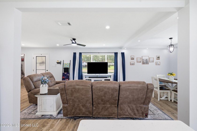 BACK ON THE MARKET AT NO FAULT TO SELLER! Move right into this - photo 18
