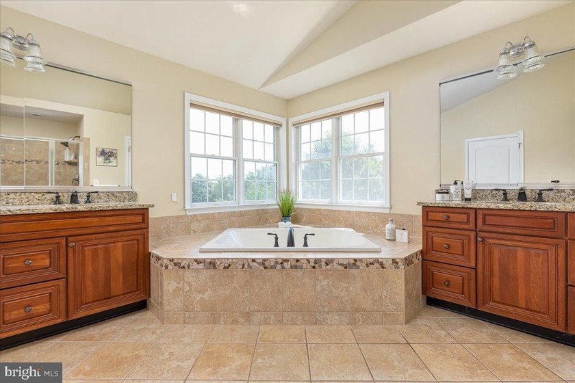 **OPEN SAT 7/18 2-4PM &amp; SUN 7/19 2-4PM** Welcome to luxury - photo 29