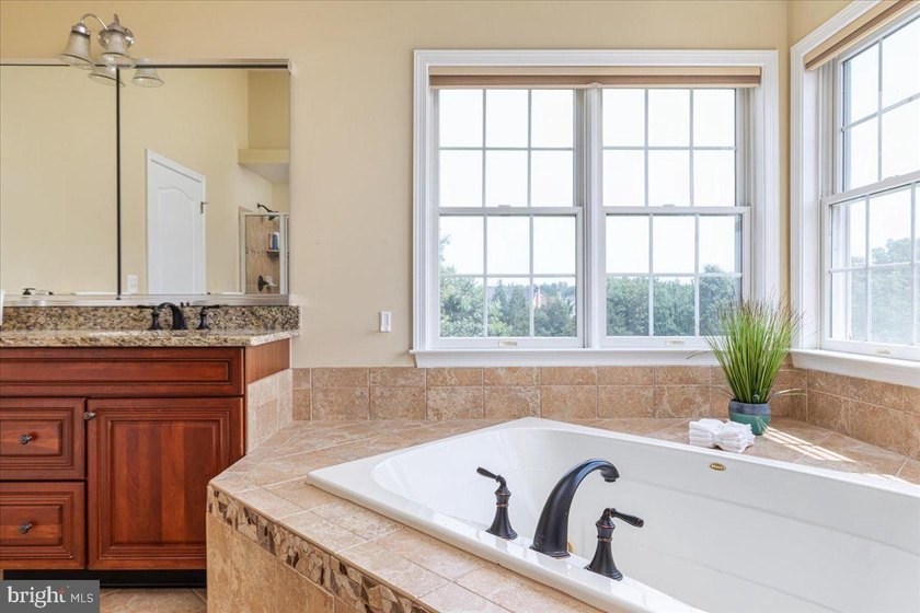 **OPEN SAT 7/18 2-4PM &amp; SUN 7/19 2-4PM** Welcome to luxury - photo 30